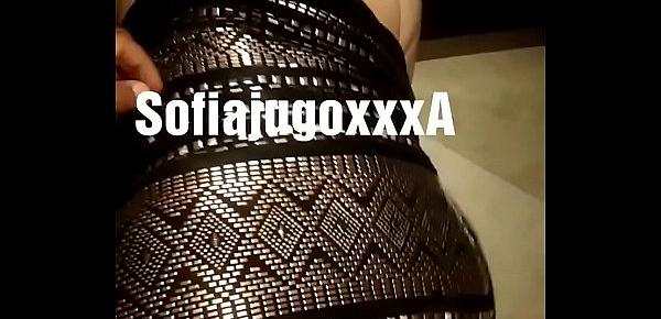  mi puta con vestido elegante entrega las nalgas